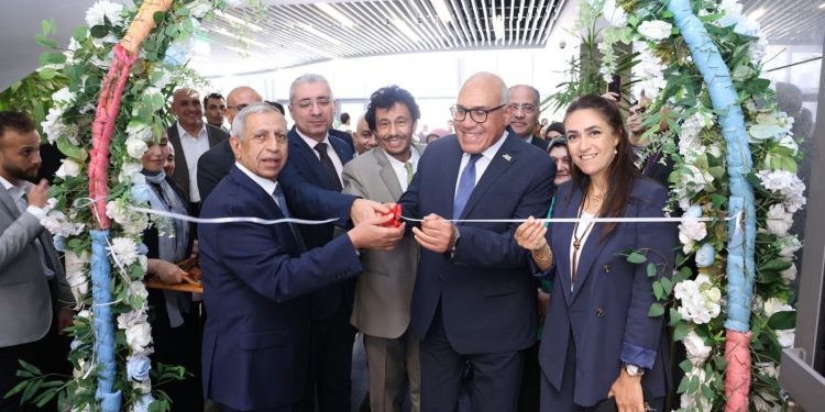 رئيس الهيئة العربية للتصنيع ورئيس الأكاديمية العربية يشيدان بتميز “صيدلة الأكاديمية”