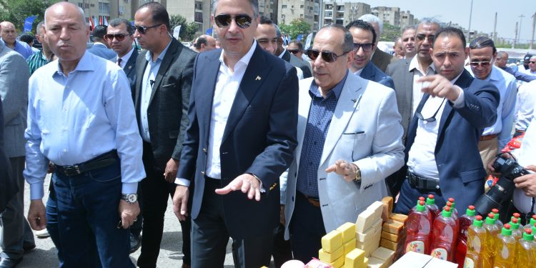 وزير التموين يؤكد على توافر وطرح السلع الغذائية في المجمعات الإستهلاكية تخفيضات سعرية