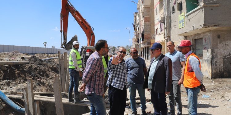 رئيس صرف صحي الإسكندرية “يتفقد عددًا من مواقع ومحطات الصرف بقطاع شرق للتشغيل والصيانة