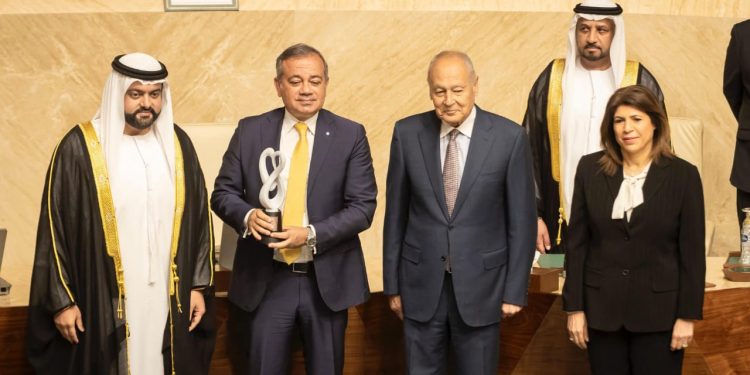  الرئيس التنفيذي لمصرف  «أبو ظبي الإسلامي- مصر» يُكرم كأحد أبرز قادة الاستدامة المؤثرين في المنطقة العربية