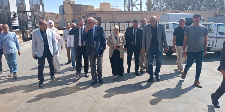 وزير الكهرباء يتفقد شركة شمال القاهرة لتوزيع الكهرباء “فرع إيرادات وشبكات القاهرة الجديدة