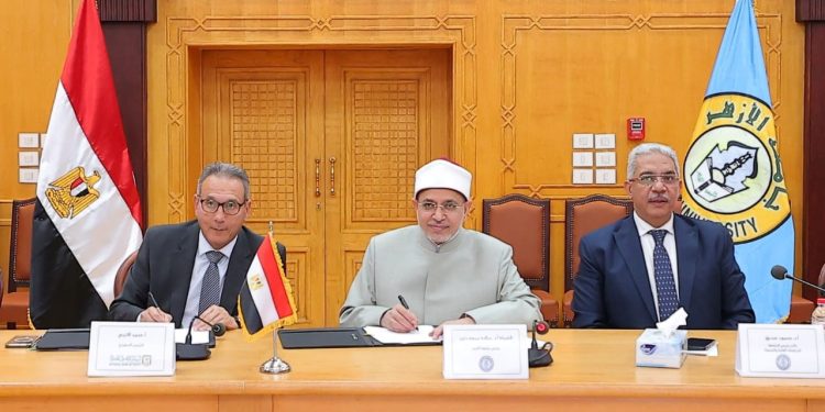 البنك الأهلي المصري يوقع بروتوكول تعاون جديد مع جامعه الأزهر