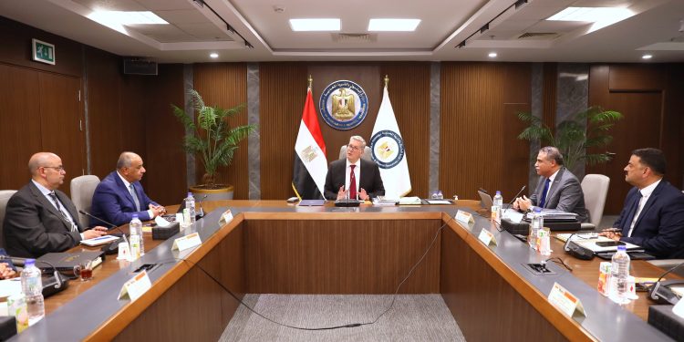  وزير البترول يترأس الجمعية العامة لشركة الوادي الجديد للثروة المعدنية والطفلة الزيتية ( واديكو )