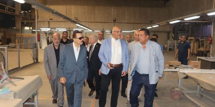 محافظ القليوبية يتفقد عدد من مصانع مدينة الخانكة مؤكداً على دعم الاستثمار وتوطين الصناعة