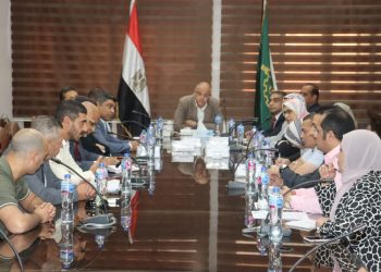 محافظ القليوبية يترأس اجتماعًا موسعًا لبحث إتاحة خدمات إضافية للمواطنين على كورنيش النيل