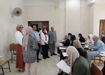 رئيس جامعة بنها يتفقد سير الامتحانات بكليتي الزراعة والطب البيطري