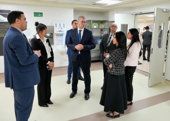 كريم بدوي يزور مستشفى أهل مصر ويشيد بدورها الرائد في علاج الحروق