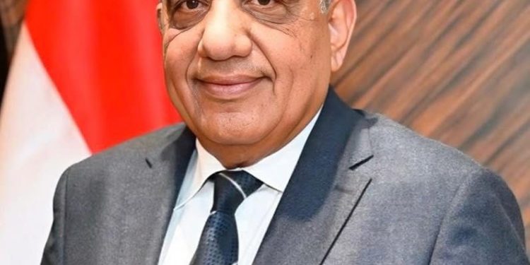 وزير الكهرباء يغادر إلى فرنسا لبحث سبل دعم وتعزيز الشراكة والتعاون فى مجالات الطاقة النظيفة