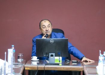 خلال اجتماعه برؤساء الشركات التابعة..  وزير قطاع الأعمال يتابع الموقف التنفيذي لمشروعات قطاع الصناعات المعدنية 