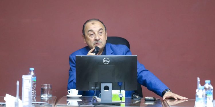 خلال اجتماعه برؤساء الشركات التابعة..  وزير قطاع الأعمال يتابع الموقف التنفيذي لمشروعات قطاع الصناعات المعدنية 
