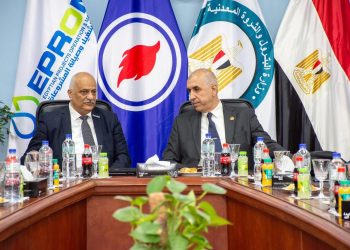 تجديد عقد التشغيل والدعم الفني بين “أموك” و”إيبروم” لتعزيز التكامل بقطاع البترول