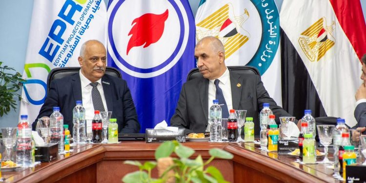 تجديد عقد التشغيل والدعم الفني بين “أموك” و”إيبروم” لتعزيز التكامل بقطاع البترول