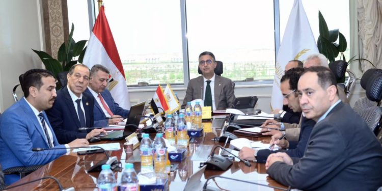 وزير التموين يعقد اجتماعًا مع رئيس مجلس إدارة شركة السكر والصناعات التكاملية لبحث خطط التطوير 