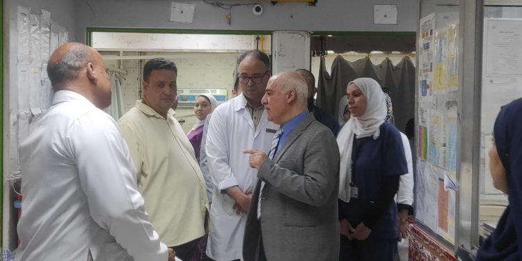 وكيل وزارة الصحة يجري جولة تفقدية بمستشفى الحميات ببنها