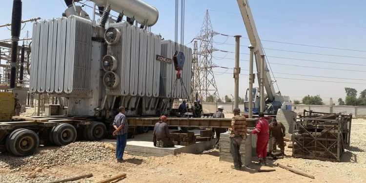 تعزيز قدرات الشبكة بسوهاج.. تشغيل محول جديد بمحطة جرجا ينهي شكاوى انخفاض الجهد