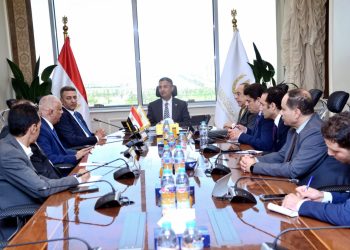 وزير التموين يعقد اجتماعًا مع ممثلي شعبة المواد الغذائية لبحث المطالب والمقترحات وآليات التطوير