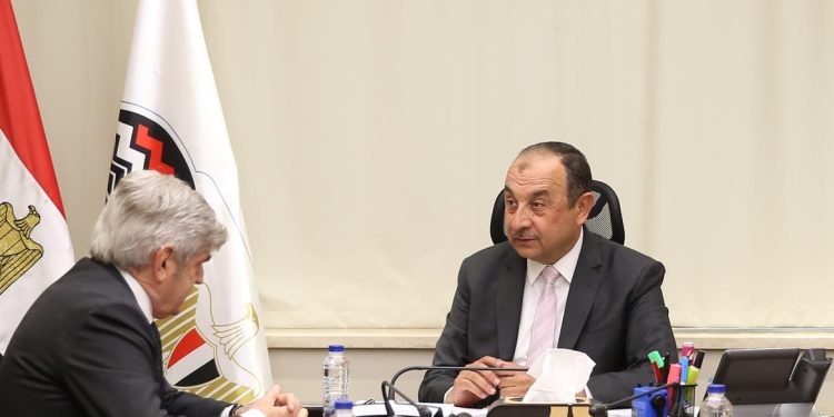 وزير قطاع الأعمال يبحث مع  مجموعة “ماير تكنيمونت” الإيطالية تطورات مشروع حامض النيتريك ونترات الأمونيوم