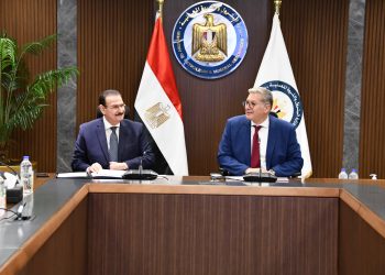 وزير البترول يبحث مشروع حامض الفوسفوريك أبوطرطور.. خطوة نحو تعظيم القيمة المضافة للتعدين
