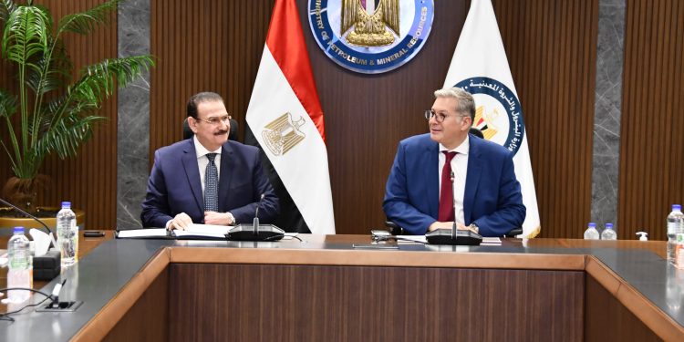 وزير البترول يبحث مشروع حامض الفوسفوريك أبوطرطور.. خطوة نحو تعظيم القيمة المضافة للتعدين