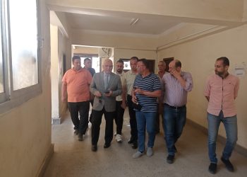 وكيل وزارة الصحة بالقليوبية يجري جولة مرورية بالقناطر الخيرية لمتابعة سير العمل بالمنشآت الصحية