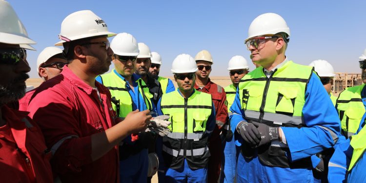 وزير البترول يتفقد “بتروشهد” بالصحراء الغربية ويُسرّع خطط زيادة الإنتاج