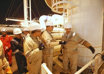 وزير البترول يتفقد تجهيز سفينة التغييز “Energos Power” لتعزيز إمدادات الغاز الصيفية