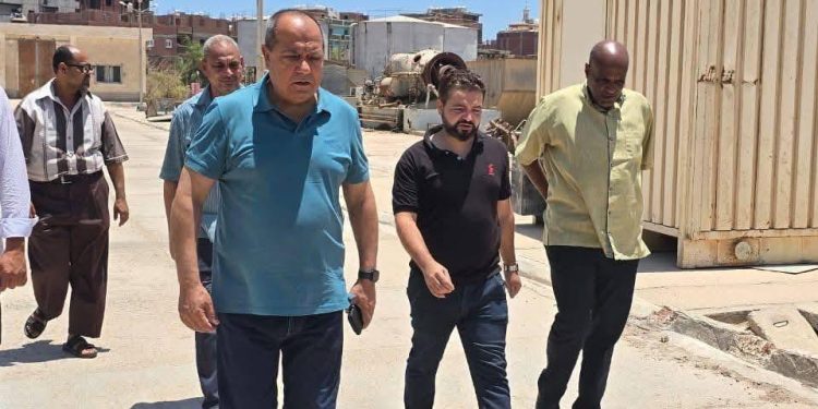 رئيس “كهرباء القناة” يتفقد شبكات وموزعات مدينة القصير٠٠ ويشدد على ترشيد الاستهلاك ومواجهة سرقة التيار