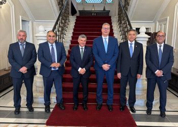 وزير البترول يبحث مع نظيره القبرصي تسريع ربط حقول الغاز القبرصية بمصر