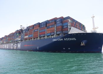 قناة السويس تشهد عبور سفينة الحاويات العملاقة CMA CGM JULES VERNE ضمن قافلة الشمال بحمولة 180 ألف طن 