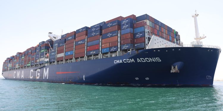قناة السويس تشهد عبور سفينة الحاويات العملاقة CMA CGM JULES VERNE ضمن قافلة الشمال بحمولة 180 ألف طن 