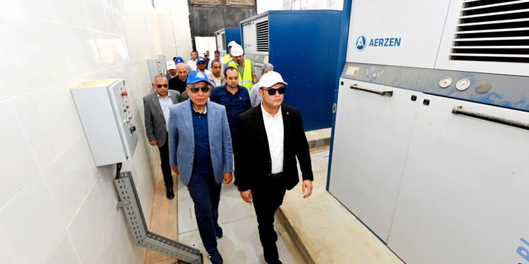 وزير الإسكان ومحافظ المنيا يتفقدان محطة معالجة صرف صحي برطباط بمركز مغاغة ضمن المبادرة الرئاسية “حياة كريمة”