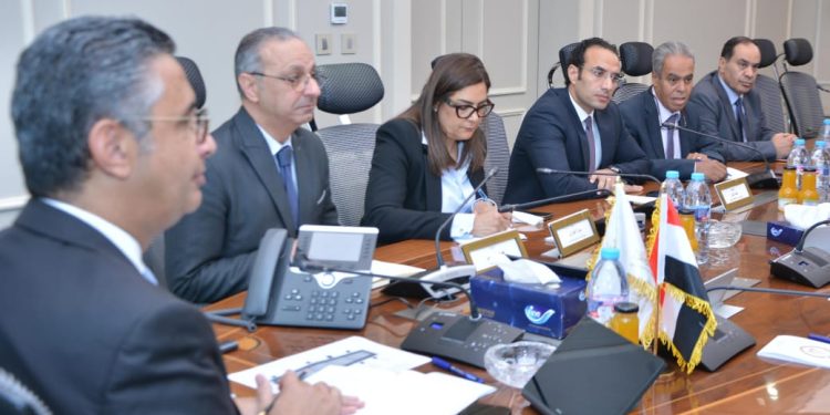 وزير التموين يعقد اجتماعًا مع رئيس الشعبة العامة للمخابز لمتابعة انتظام عمل منظومة الخبز البلدي المدعم