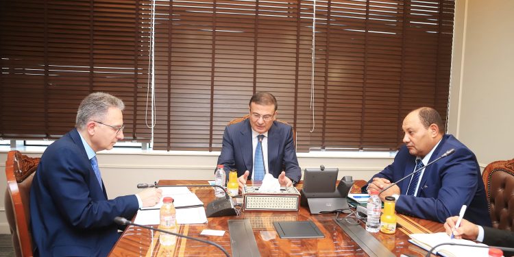 وزير الزراعة يبحث تعزيز التعاون مع البنك الدولي لدعم جهود التنمية الزراعية في مصر