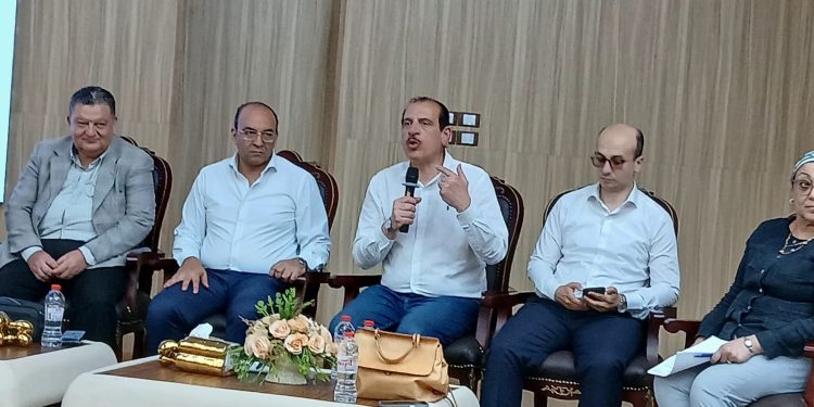 عقب جولته الميدانية ..نائب وزير الصحة يشيد بأداء المنشآت الصحية بالدقهلية