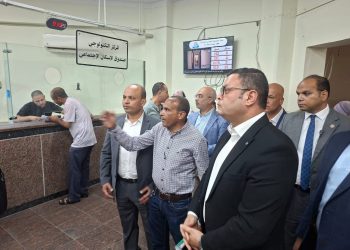 وزير الإسكان يتفقد المركز التكنولوجي لخدمة المواطنين بجهاز مدينة بدر ويتابع موقف المشروعات بالمدينة