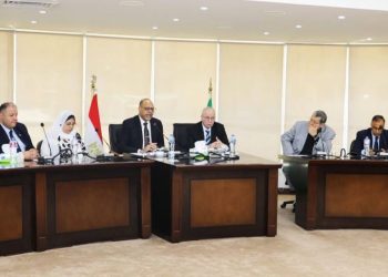 في اجتماع موسع مع “اتحاد المقاولين”.. وزير العمل يؤكد إصدار “كارنيه تعريفي موحد” لعمال التشييد وإجراءات ميسرة للتسجيل