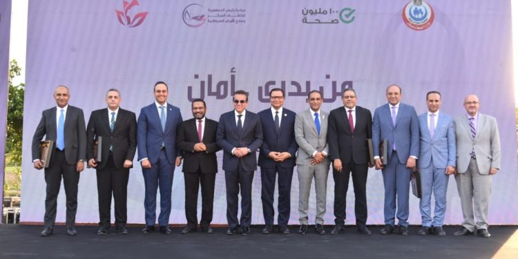 وزير الصحة يكرم د تامر مدكور وكيل وزارة الصحة بالدقهلية لجهوده في حملة “من بدري أمان”