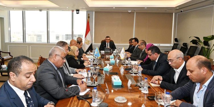 وزير الإسكان يعقد اجتماعاً تنسيقياً لمتابعة آلية عمل وحدتي تنظيم السوق العقارية وتصدير العقار