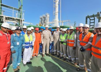 وزير البترول يتفقد المراحل النهائية لأعمال تجهيزات سفينة التغييز “Energos Eskimo”
