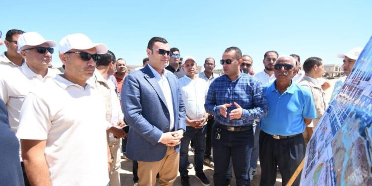 وزير الإسكان يتفقد مشروع بحيرات نيو مارينا والطرق والمداخل بـ “مارينا الساحل الشمالي”