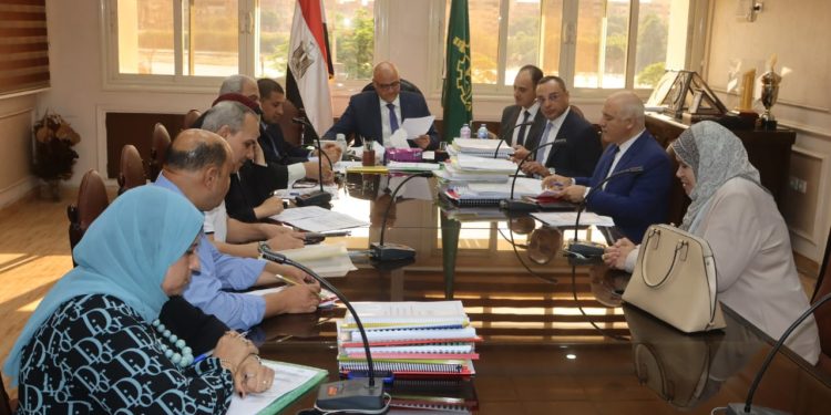 محافظ القليوبية يترأس اجتماع لجنة اختيار القيادات لشغل وتجديد عدد من الوظائف القيادية