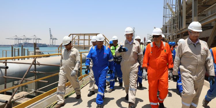  وزير البترول والثروة المعدنية يتفقد استعدادات وتجهيزات ميناء سونكر لاستقبال سفينة “Energos Power”