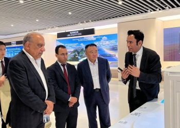 وزير الكهرباء يزور مجموعة شركات هواوي الصينية لبحث تعزيز التعاون والشراكة فى مجالات الطاقة المتجددة