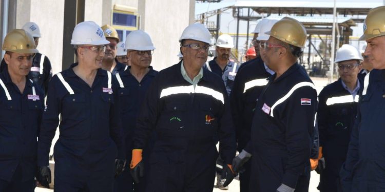  الرئيس التنفيذي لهيئة البترول يتفقد عدد من شركات تكرير البترول بالاسكندرية