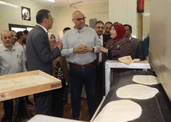 محافظ القليوبية يفتتح مخبزاً نصف آلياً جديداً لخدمة سكان الإسكان الاجتماعي بالخانكة