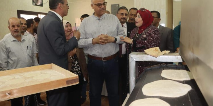 محافظ القليوبية يفتتح مخبزاً نصف آلياً جديداً لخدمة سكان الإسكان الاجتماعي بالخانكة
