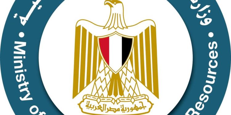 وزارة البترول تسيطر على حريق مركب حاويات بخليج السويس