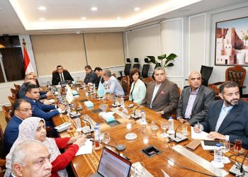 وزير الإسكان يعقد اجتماعاً لمتابعة الموقف التنفيذي لمشروع حدائق تلال الفسطاط