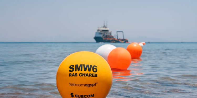 المصرية للاتصالات تنتهي من عمليات الإنزال ومسارات العبور الخاصة بالكابل البحري SEA-ME-WE-6 في مصر