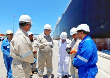 جهود مكثفة لتأمين إمدادات الغاز.. وزير البترول يتفقد تجهيزات وحدات التغييز العائمة استعدادًا للتشغيل
